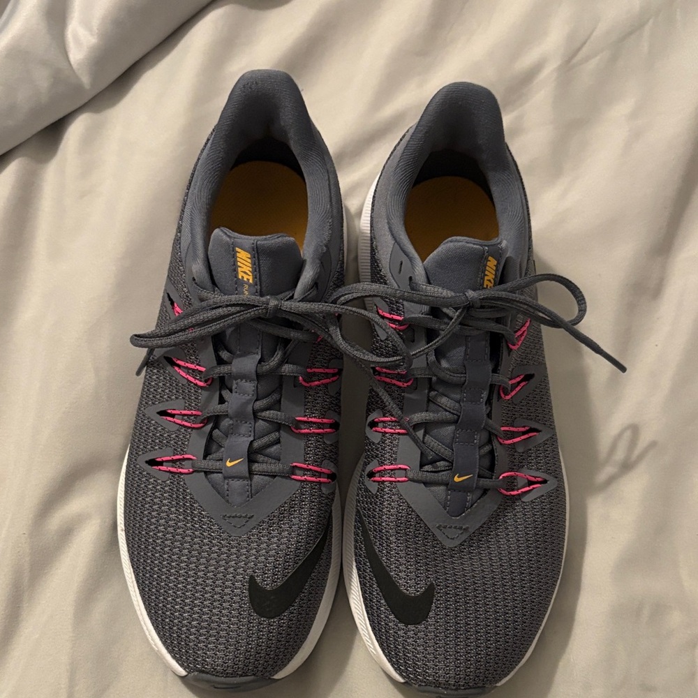 Nike Women's Gray and Pink Athletic Shoes excellent condition, used once